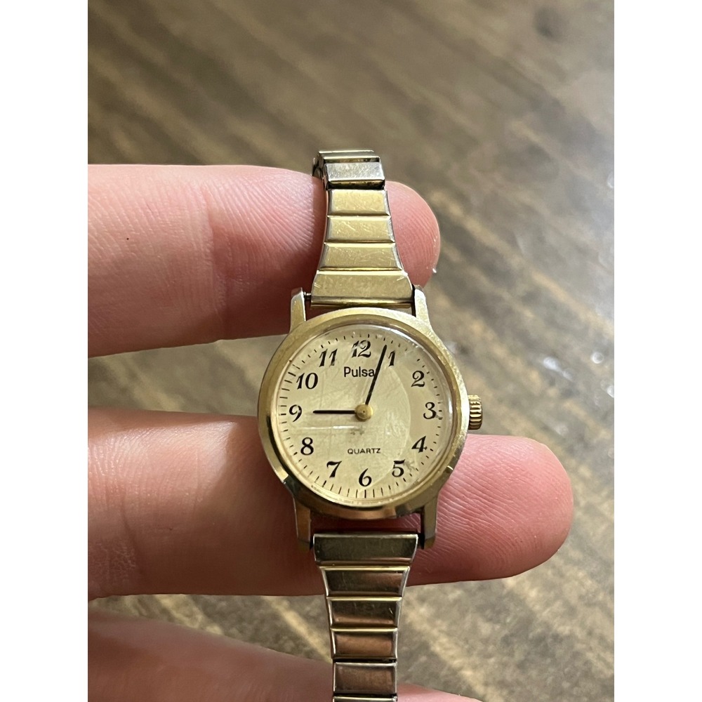 Pulsa Womens Quartz Watch Gold Tone Expansion Band V480-0050 R1 White Dial